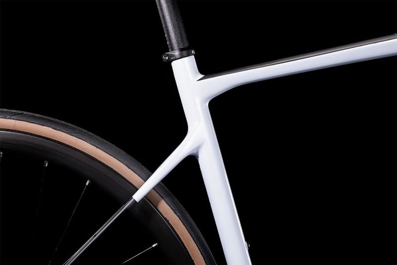 Cube Attain GTC Race frostwhite´n´carbon