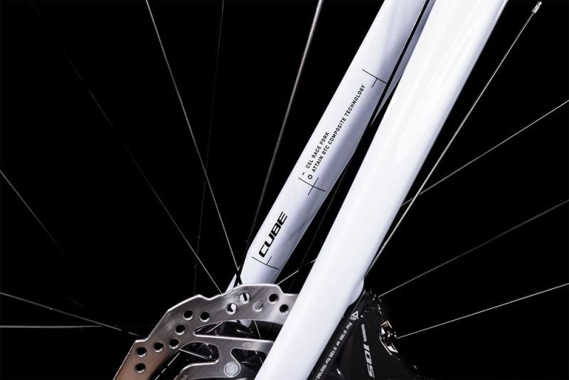 Cube Attain GTC Race frostwhite´n´carbon